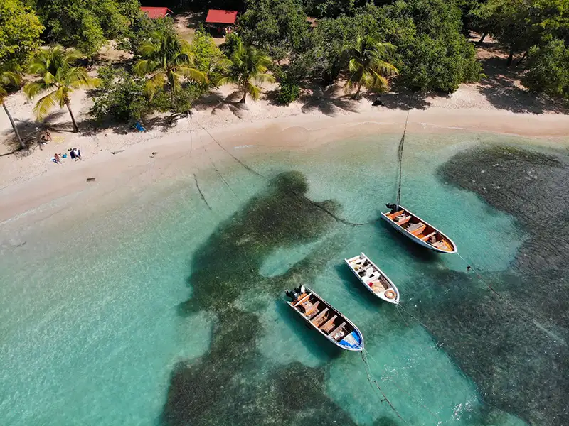 Vue en Drone de la plage de Bois Jolan en Guadeloupe
